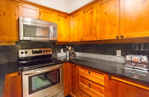 Blackcomb House | 4 Bed Ski Home, Forest setting, Shared Hot Tub, Free Shuttle