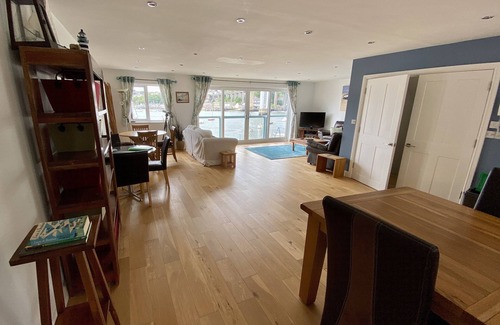 Plymouth House | 4 bed spacious modern townhouse with spectacular views over the River Tamar.