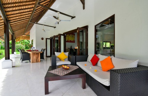 Umeanyar Villa | 4 bed villa directly on the beach. swimming pool with yacuzi