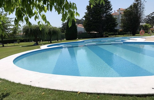 O Grove House | 4 bedroom duplex with pool and paddle on La Toja Island.
