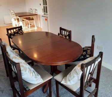 Bruff House | 4 Bedroom, 15 min to Limerick city Quiet Retreat.