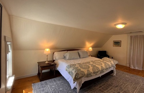 Tenants Harbor House | 4 bedroom, 2 bath, in the village of Tenants Harbor