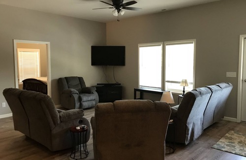Hardin House | 4 Bedroom, 2 bath, newer home located 2 from Jonathan Creek/Kentucky Lake.