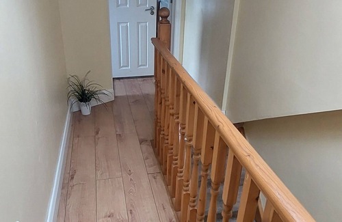 Lavender Fields Apartment | 4 Bedroom 2 Bathroom Apartment - 5 mins to tube station