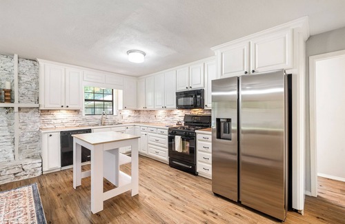 Argyle House | 4 bedroom 3 bath house in Argyle proper and Argyle ISD. .5 Acre lot, fenced yard