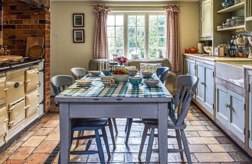 Farley Cottage | 4 bedroom accommodation in East Grimstead