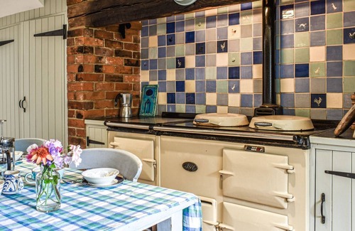 Farley Cottage | 4 bedroom accommodation in East Grimstead