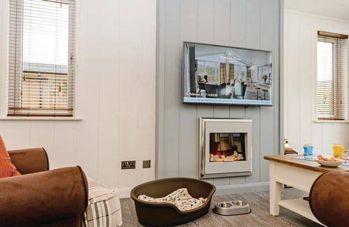 Holton Heath Cabin | 4 bedroom accommodation in Holton Heath