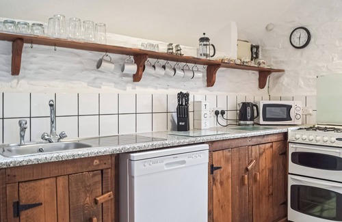 Llanybydder Cottage | 4 bedroom accommodation in Llanllwni