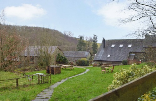 Llanybydder Cottage | 4 bedroom accommodation in Llanllwni