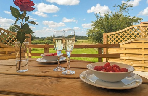 Lowestoft Cottage | 4 bedroom accommodation in Carlton Colville, near Lowestoft