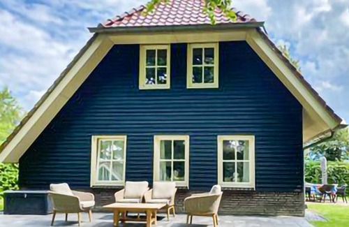 Exloo House | 4 bedroom accommodation in Exloo