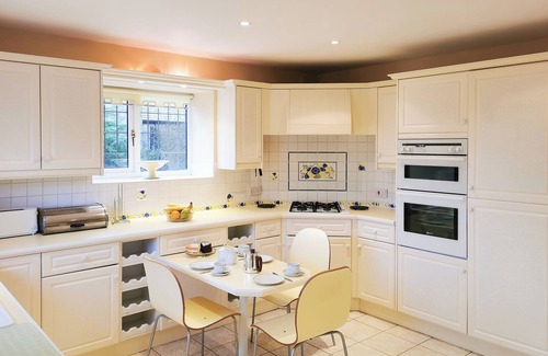 Weston Rhyn Cottage | 4 bedroom accommodation in Weston Rhyn, near Oswestry