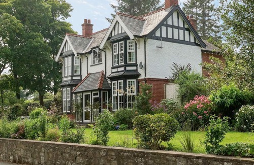 Caersws Cottage | 4 bedroom accommodation in Trefeglwys, near Llanidloes