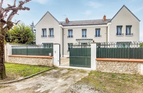Etrechy House | 4 bedroom accommodation in Étréchy