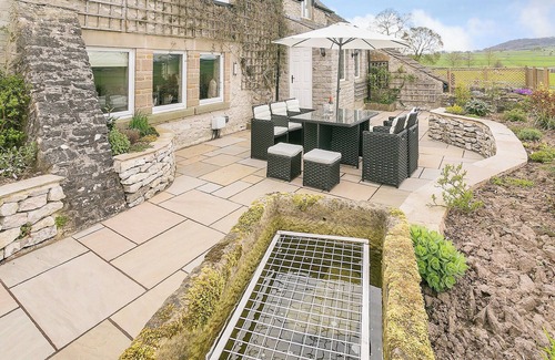 Litton Cottage | 4 bedroom accommodation in Wardlow, near Buxton