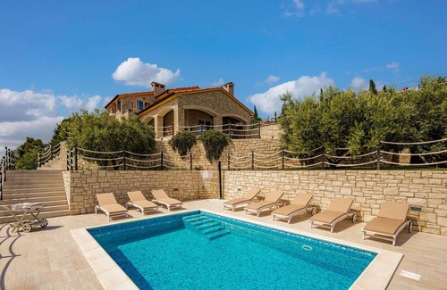 Palit House | 4 bedroom awesome home in Rab