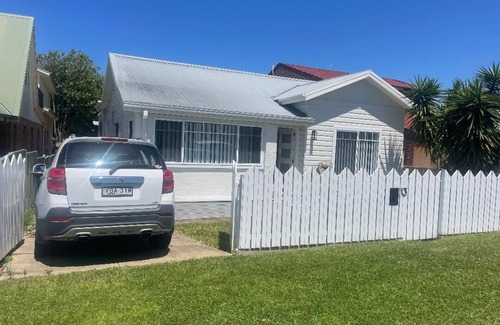 Shellharbour House | 4 bedroom beach house 1 min from beach