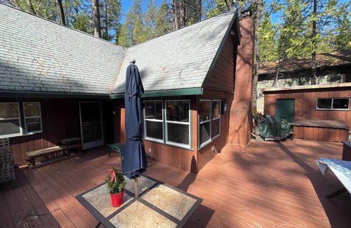 Twain Harte Cabin | 4-bedroom cabin in charming Twain Harte with WiFi, great for friends and family
