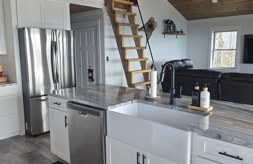 La Follette Cabin | 4 bedroom cabin with breath taking mountain top views, close to off road trails.