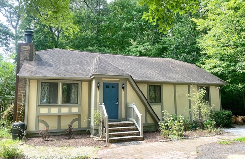 Ocean Pines Ski Chalet | 4-bedroom chalet in lovely Ocean Pines with WiFi, AC