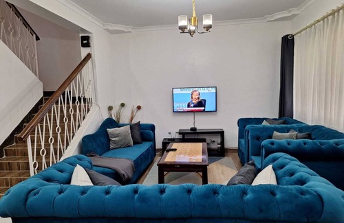 Parklands House | 4 bedroom, cosy hidden gem near Aga Khan University Hospital in Parklands