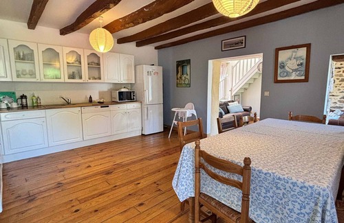 Henansal Cottage | 4 bedroom gite sleeping 8 with a heated covered pool