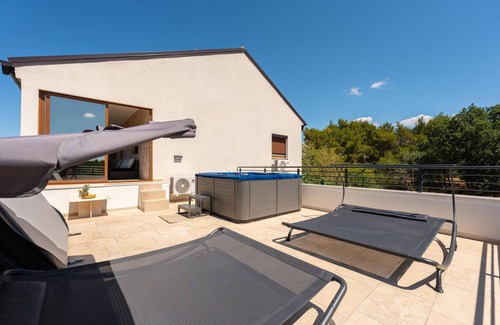 Korlat Apartment | 4 bedroom gorgeous apartment in Korlat