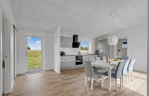 Hjarbæk House | 4 bedroom gorgeous home in Løgstrup