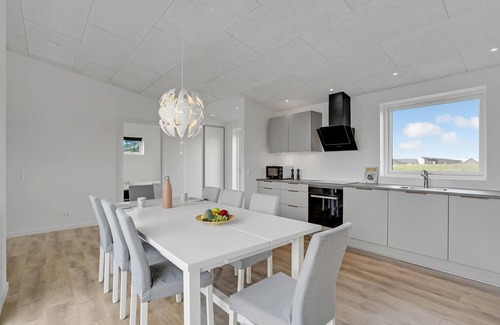 Hjarbæk House | 4 bedroom gorgeous home in Løgstrup