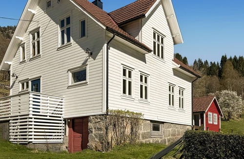 Suldal House | 4 bedroom gorgeous home in Erfjord