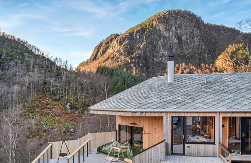 Suldal House | 4 bedroom gorgeous home in Erfjord
