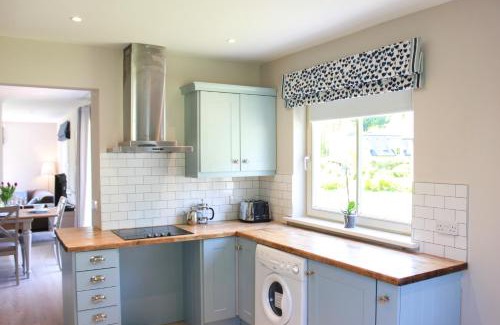 Kenmare House | 4 bedroom holiday home with wheelchair accessible bathroom 2km from Kenmare