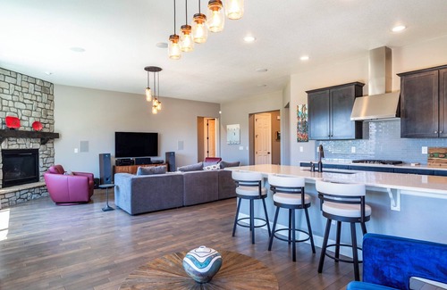 Broomfield House | 4 Bedroom home in Broomfield with Rocky Mountain Views!