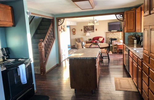 Lakeside House | 4 bedroom home located 1 mile outside the gates of Lakeside off N Shore Blvd
