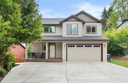 Camas House | 4 Bedroom Home Near Downtown Camas w/Private Sauna