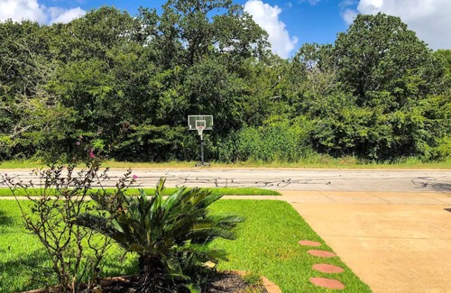 Wellborn House | 4 Bedroom Home - Close to A&M. Perfect for Aggie Events.