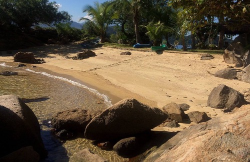 Ilha Grande House | 4 bedroom home with private beach and beautiful garden on the Big Island