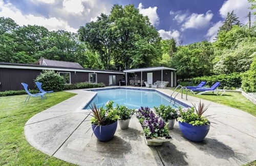 Allen House | 4 Bedroom home with pool near campus. Perfect for student family gatherings.