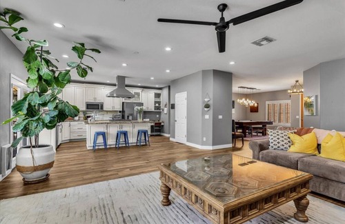Chandler House | 4 Bedroom Home With Swimming Pool, BBQ, Large Yard , Pool table, games and more!
