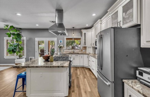 Chandler House | 4 Bedroom Home With Swimming Pool, BBQ, Large Yard , Pool table, games and more!