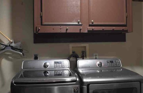 Alvin House | 4-bedroom house in awesome Alvin with AC, WiFi, 2 full bath, plenty of parking!