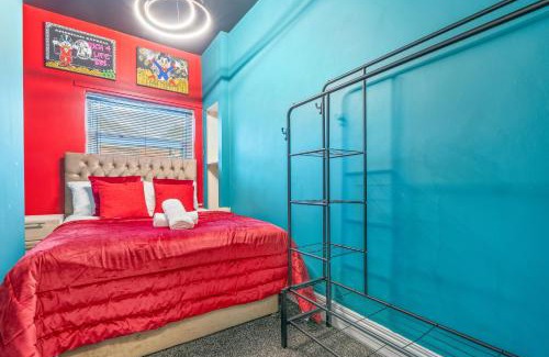 Eccles House | 4 Bedroom House in Eccles, Trafford, Manchester - Sleeps 10 - 3 Double Beds - 4 Single Beds - FREE PARKING, Garden & Fast Fibre Wi-Fi - Close to Trafford Centre, MediaCityUK, Salford Quays, and both Old Trafford stadiums