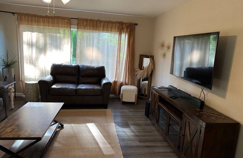 Dunes City House | 4-bedroom house in tranquil Florence with WiFi, AC. Book now