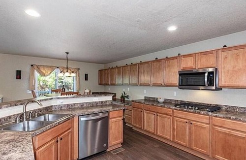Castle Rock House | 4-bedroom house in enchanting Castle Rock with WiFi