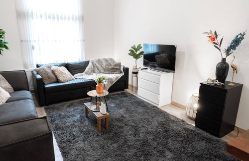 Berchem House | 4 bedroom house with kitchen and bathroom and we can offer a solution for your parking