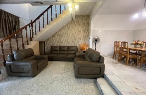 Kampung Bahasa Kapor House | 4 Bedroom House with Swimmin Pool at PD by MAISON