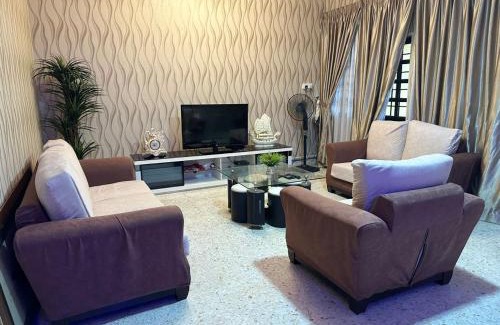 Kampung Bahasa Kapor House | 4 Bedroom House with Swimmin Pool at PD by MAISON