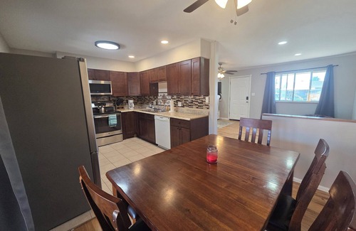 Dupont House | 4 Bedroom house within 10 minutes of Downtown Denver! Full house with yard.