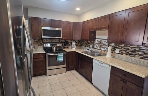 Dupont House | 4 Bedroom house within 10 minutes of Downtown Denver! Full house with yard.